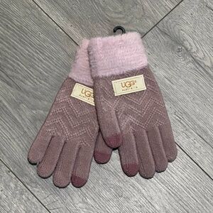 UGG mauve 2 tone gloves
